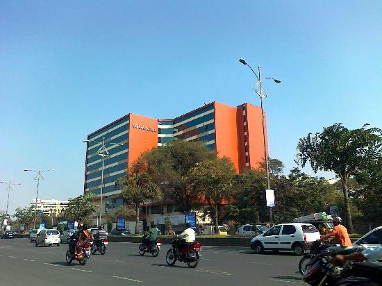 best areas to live in Hyderabad for bachelors[begumpet]