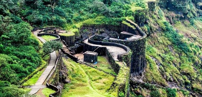 trekking places in Pune[Raigad Trek]