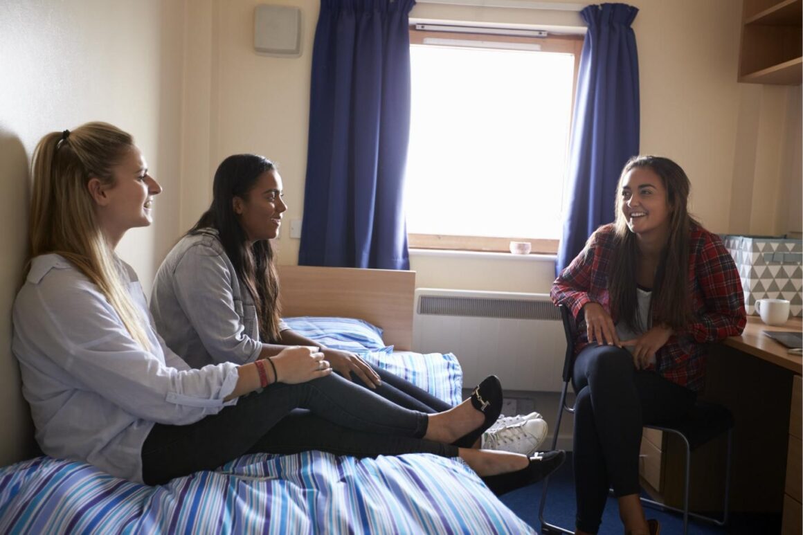 How to get a girl's Hostel in Pune?