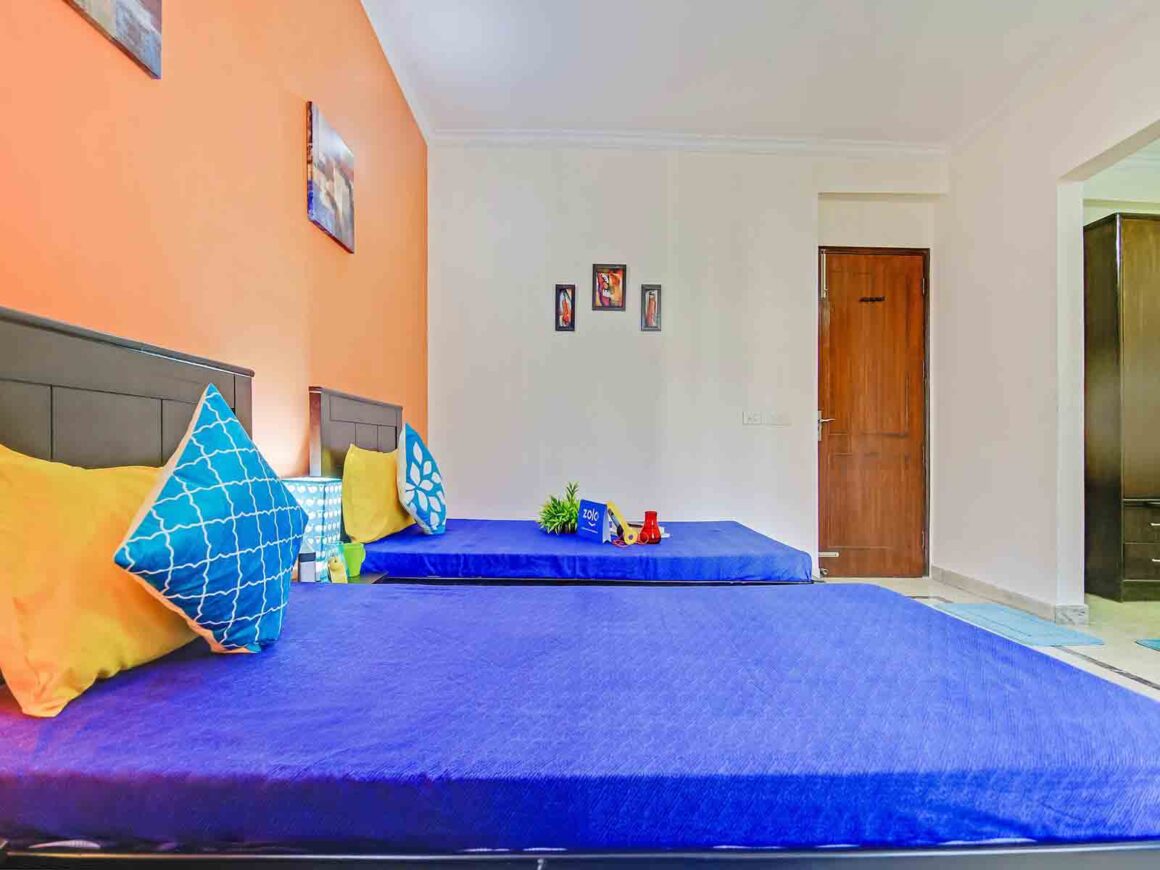 PG in sector 27 Noida